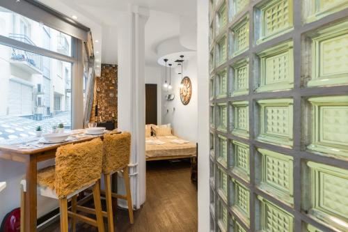 Cheerful studio Budapest downtown 1052 Budapest, 12 Petőfi Sándor utca kép - 3