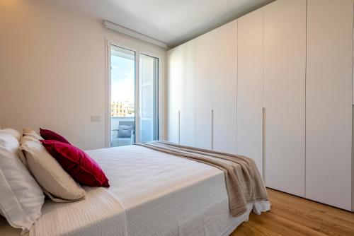 Cama o camas de una habitación en The Seashore - Residenze esclusive Vista Mare