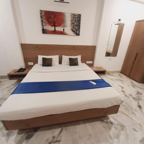 a bedroom with a large bed in a room at Hotel Nisha Nest, Bhopal in Bhopal