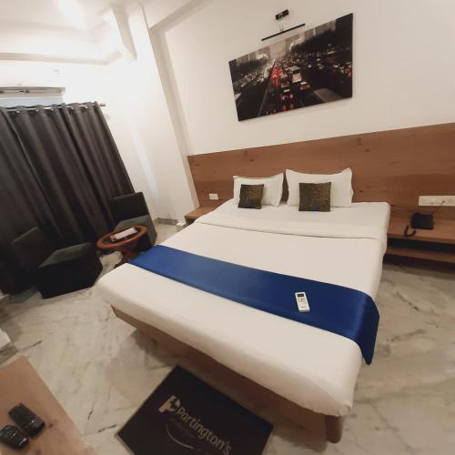 a bedroom with a large bed in a room at Hotel Nisha Nest, Bhopal in Bhopal