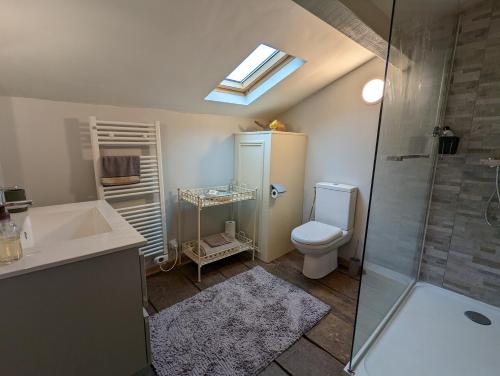 Koupelna v ubytování Impeccable 3-Bed House in Abzac