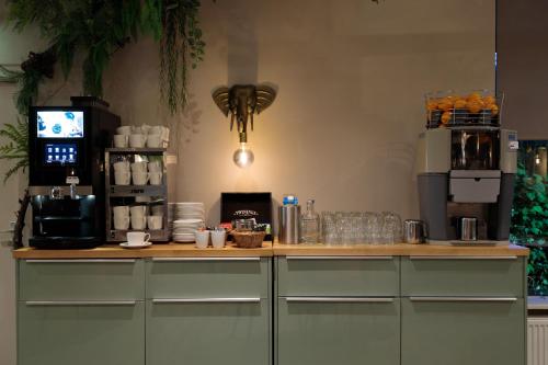 a kitchen with a counter with a coffee machine at Hotel 't Paviljoen in Rhenen