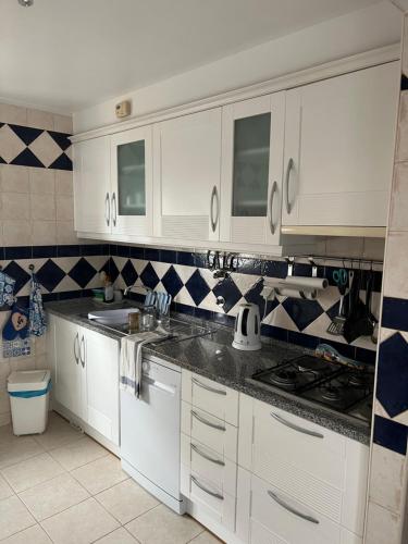 Kuchyň nebo kuchyňský kout v ubytování T2 Duplex apartment
