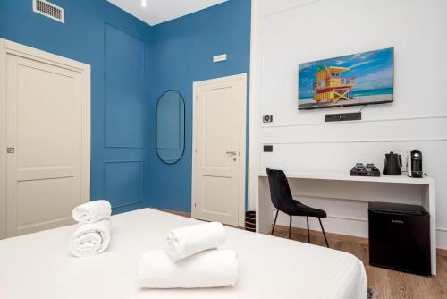 Una cama o camas en una habitación de Nelli Rooms Via Biassa