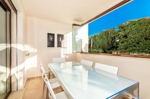 Modern & Peaceful 2BR APT w/Parking - Medina Banus