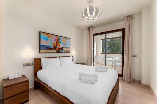 Modern & Peaceful 2BR APT w/Parking - Medina Banus