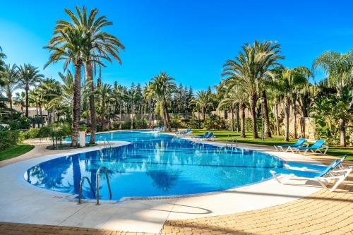Modern & Peaceful 2BR APT w/Parking - Medina Banus
