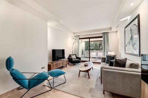 Modern & Peaceful 2BR APT w/Parking - Medina Banus