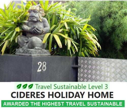 CIDERES HOLIDAY HOMEに飾ってある許可証、賞状、看板またはその他の書類