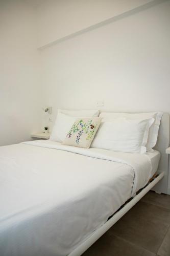 Ένα ή περισσότερα κρεβάτια σε δωμάτιο στο Easy Milano Apartment Navigli
