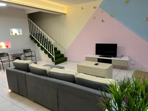 Area tempat duduk di Seri Manjung HomeStay @Spacious Family Home
