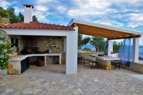 Charmy Villa Hill with Pool