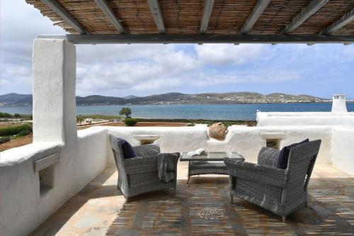 SUNRAY Paros Beach front 2 bedroom house next to kite sports