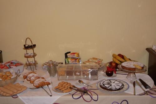 a table with bread and other food on it at Gentarrubia in Capoterra