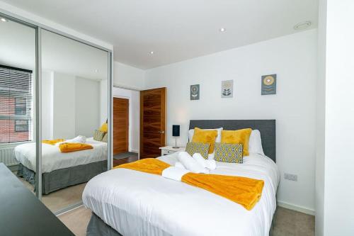 Säng eller sängar i ett rum på *20% off Monthly* St Albans City Centre Apartment