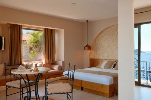 a hotel room with a bed and a table and chairs at Villa Hotel Tamara in Kaş