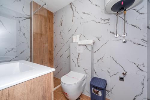 Un baño de Hotel Pharos
