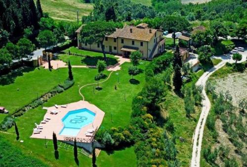 an aerial view of a house with a swimming pool at Appartamento Lavanda in San Miniato