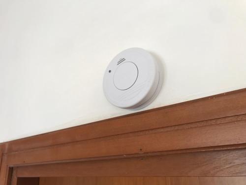 a thermostat on a wall next to a door at Stella Di Mare - ampio appartamento con DUE bagni - fronte mare in Lido di Ostia