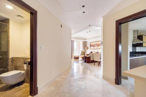 Koupelna v ubytování Luxury 1 Bedroom with a Private Beach Taj Granduer residence at Palm