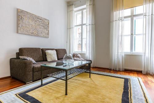 Spacious apartment in the heart of Old Town