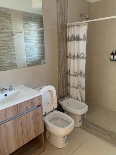 a bathroom with a toilet and a sink and a shower at Moreno Park Complejo Residencial 1 in Ciudad Lujan de Cuyo
