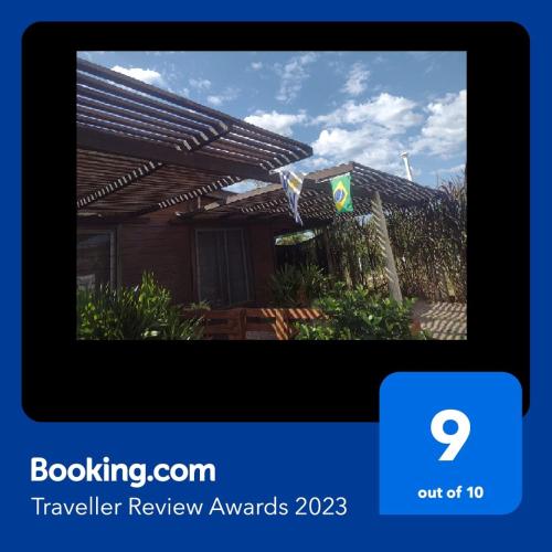 a television screen with a picture of a house at Cabaña OHANA ALVORADA -BARRA CHUY BRASIL in Chuy
