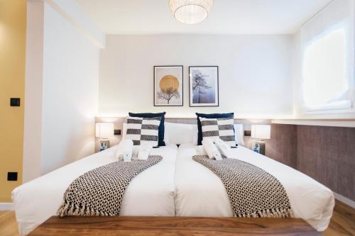Säng eller sängar i ett rum på Modern and luxury- 2Bd 2Bth- Socorro