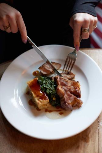 Makanan di atau berdekatan inn ini