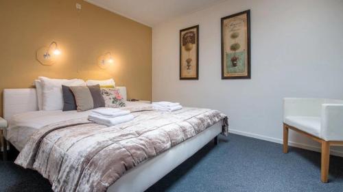 a bedroom with a bed with towels on it at Hotel de Wijnberg in Bolsward