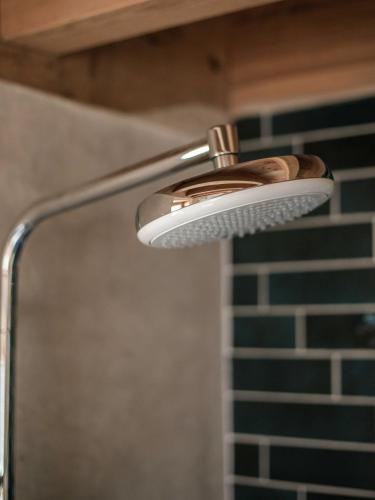 a close up of a shower head in a bathroom at Eco lodge Carbonaccio in Chiatra