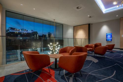 Гостиная зона в Holiday Inn Sydney St Marys by IHG