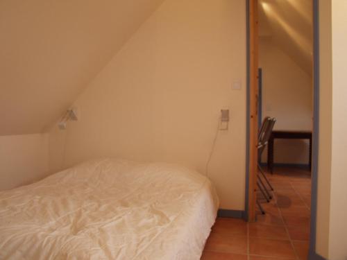 Ένα ή περισσότερα κρεβάτια σε δωμάτιο στο Appartement tout confort 2 pièces avec jardin à 700m de la plage - FR-1-418-165
