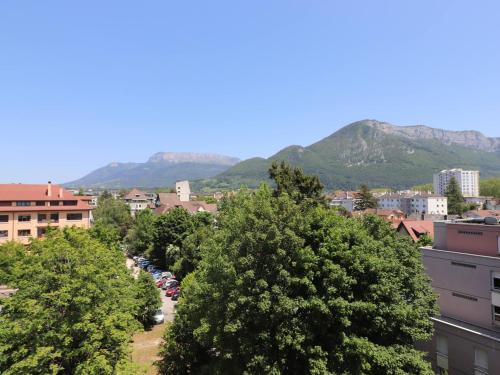 Photo de la galerie de l'établissement Annecy - Appartement 2 pièces rénové, proche lac et centre-ville, avec parking - FR-1-432-76, à Annecy