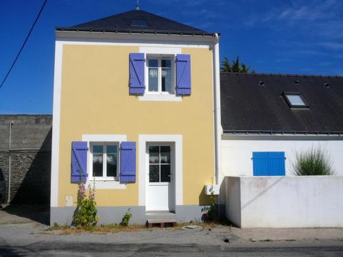 Maison mitoyenne 3 ch. avec jardin, terrasse et poêle à bois, proche du port de Sauzon, animaux OK - FR-1-418-160