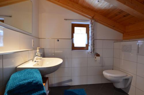 a bathroom with a sink and a toilet at Feriendorf Via Claudia Haus 42 Onkel Leo in Lechbruck