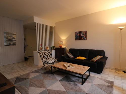 Appartement Annecy, 4 pièces, 6 personnes - FR-1-432-43にあるシーティングエリア
