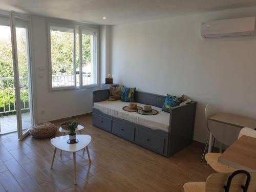 Posezení v ubytování Studio refait à neuf Ave St Maurice