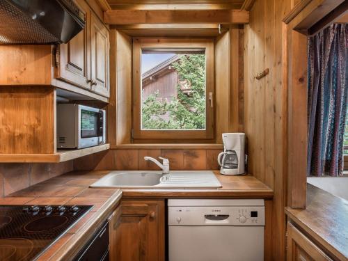 Photo de la galerie de l'établissement Appartement 2 chambres avec balcon, proche télécabine Jaillet et Palais Sports, garage, Wi-Fi, ascenseur - FR-1-453-45, à Megève