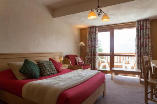 Tempat tidur dalam kamar di Chalet Matsuzaka - chambres d'hôtes de luxe