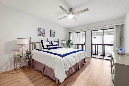 a bedroom with a bed and a ceiling fan at Fairway Dream - Sawgrass 2 Bedrooms - 2 Bath Villas Sleep 6, Close To Beach in Ponte Vedra Beach