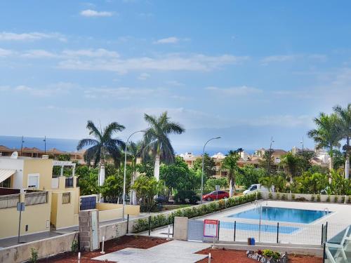 Bazén v ubytování Apartment Las Terrazas Costa Adeje Ocean View nebo v jeho okolí