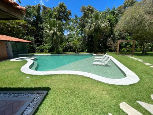 A piscina localizada em Maravilhosa casa em Riviera a 600mts da praia. ou nos arredores