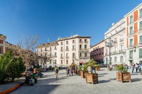 For You Rentals Teatro Real Plaza Apartment TEMPORAL Saint Martin Madrid TRU50