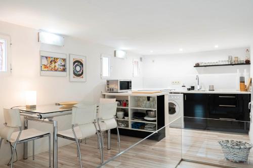 For You Rentals Teatro Real Plaza Apartment TEMPORAL Saint Martin Madrid TRU50