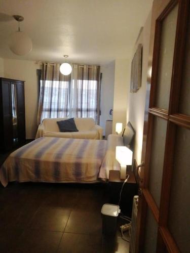 a bedroom with a bed and a window at Apartamento Reina in Alcantarilla
