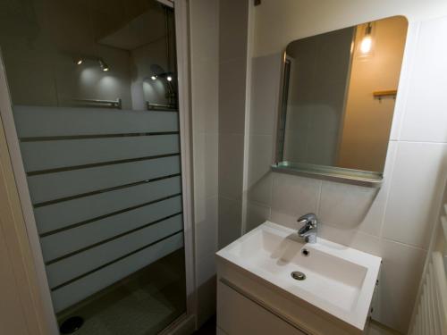 a bathroom with a sink and a mirror at Appartement Le Palais, 3 pièces, 4 personnes - FR-1-418-80 in Le Palais