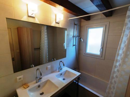 Photo de la galerie de l'établissement Charmante maison avec jardin proche commerces et plage de Donnant - Bangor, France - FR-1-418-111, à Bangor