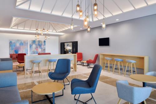 Holiday Inn Express Dubai Airport by IHG Image