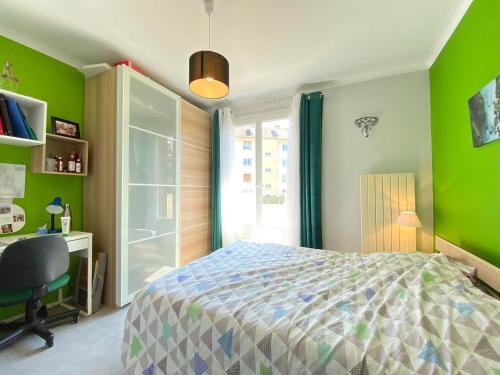 Photo de la galerie de l'établissement Appartement 3 pièces rénové, proche centre-ville d'Annecy, balcon et équipements modernes - FR-1-432-14, à Annecy